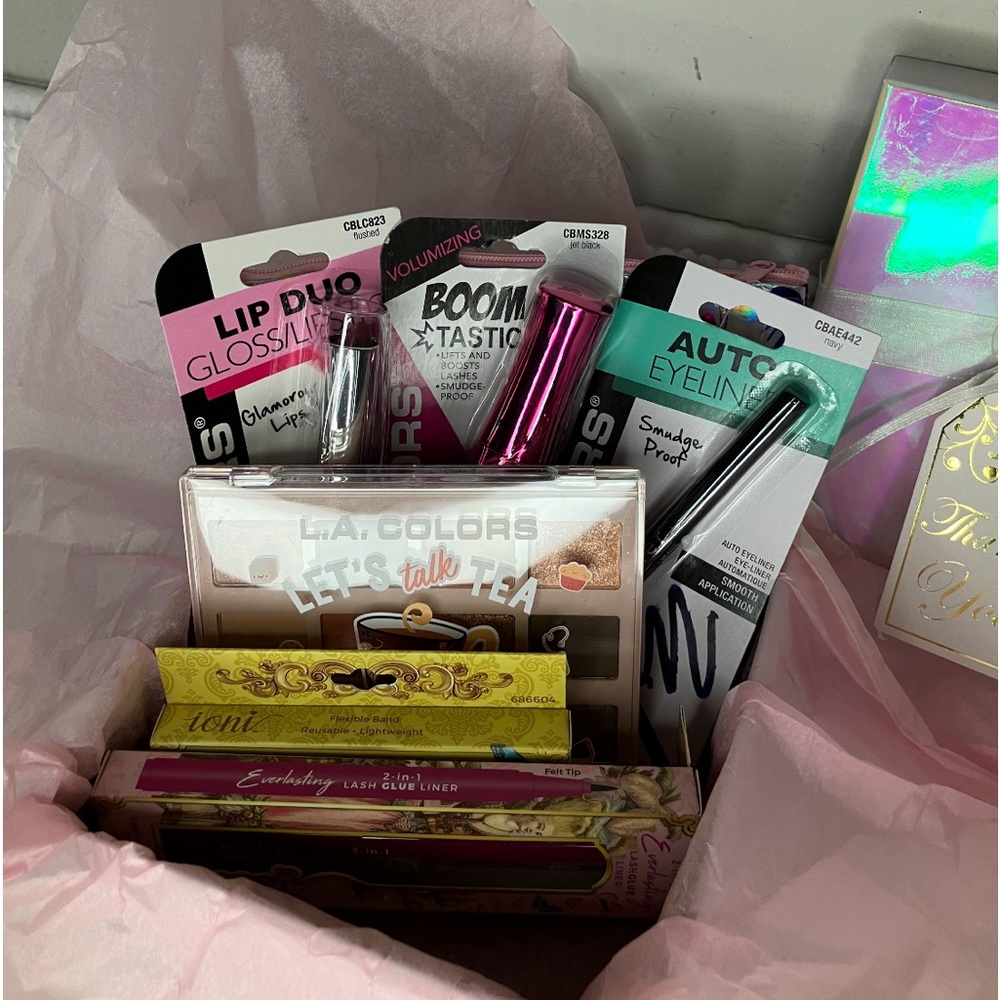 L.A Colors Makeup Bundle (Lashes and Lash Glue included)